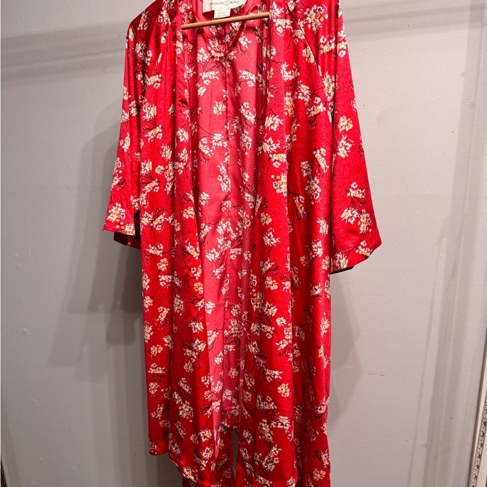 Treasure & Bond Vibrant Red Floral Kimono